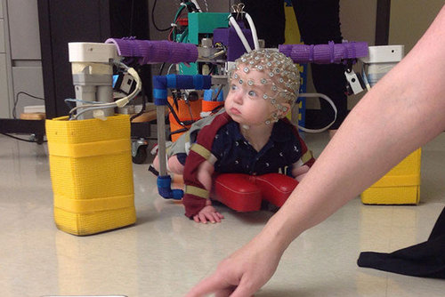 درمان فلج مغزی نوزادان با ربات
