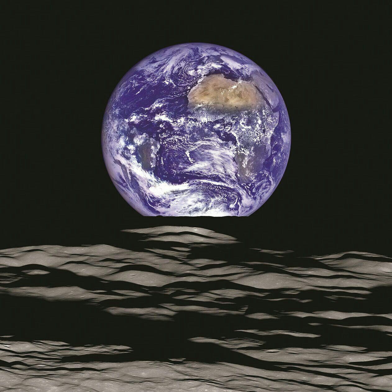 طلوع زمین در آسمان ماه